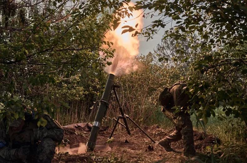 Бої за Вовчанськ загострюються: російські війська нарощують обхідні маневри поблизу кордону